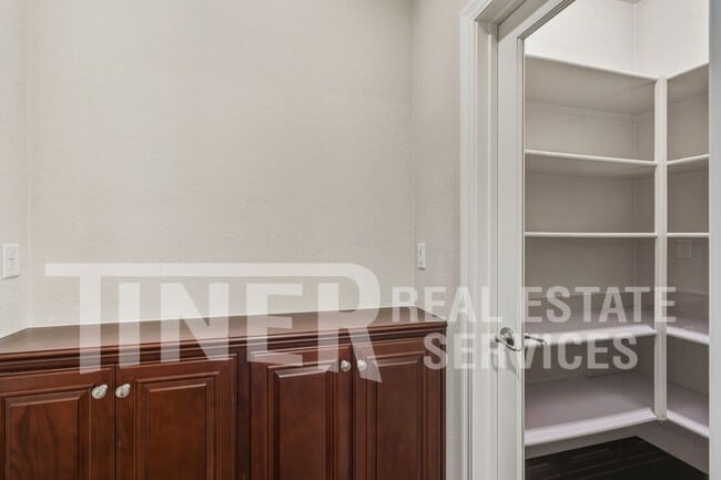 Building Photo - 7542 Pesaro Dr