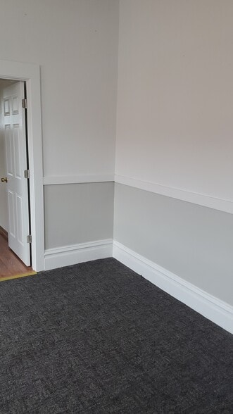 Building Photo - 432 N Milwaukee Ave