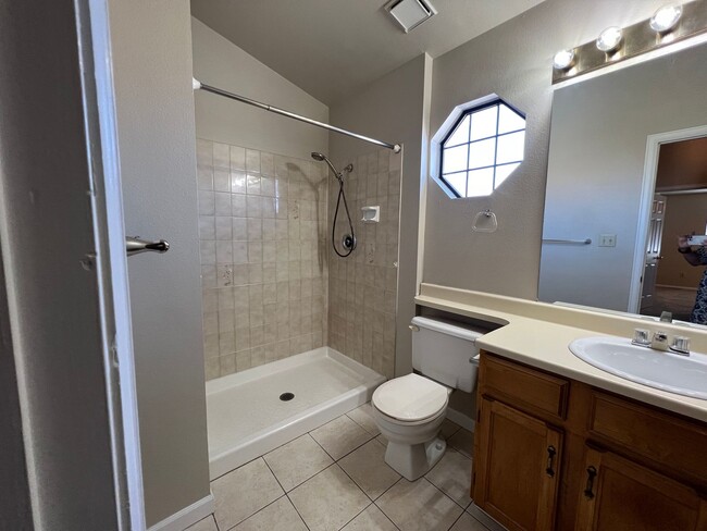 Building Photo - 2 Bedroom Townhouse close to Ft. Carson