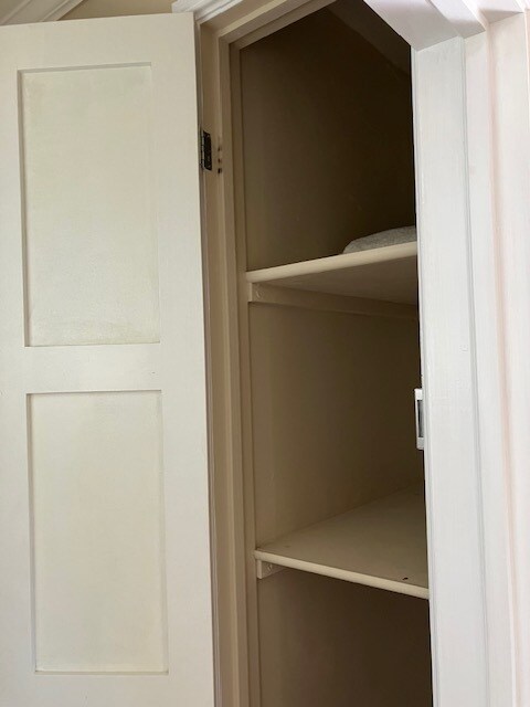 Building Photo - 2833 S Victoria Ave