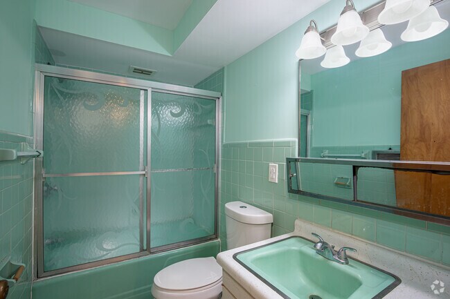 1BR, 1BA - Bathroom - 115 S Main St