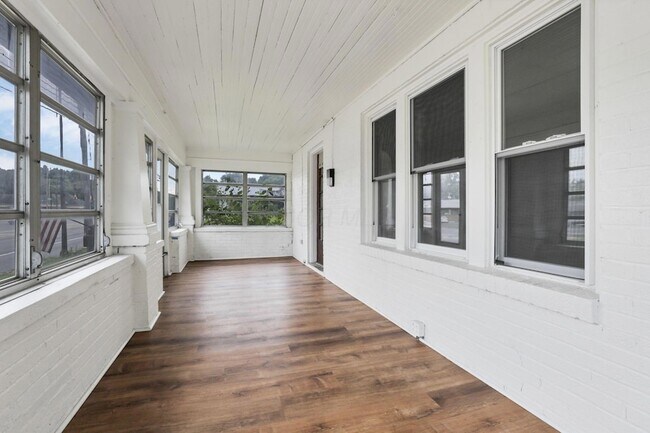 Building Photo - 2365 Stelzer Rd