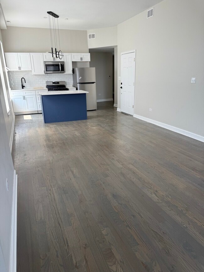 Building Photo - 5910 S Michigan Ave