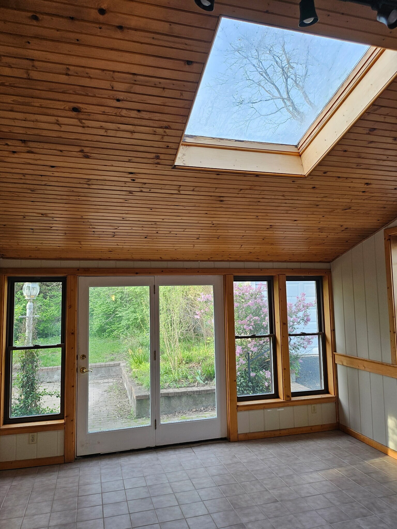 Building Photo - 3530 Kroger Ave