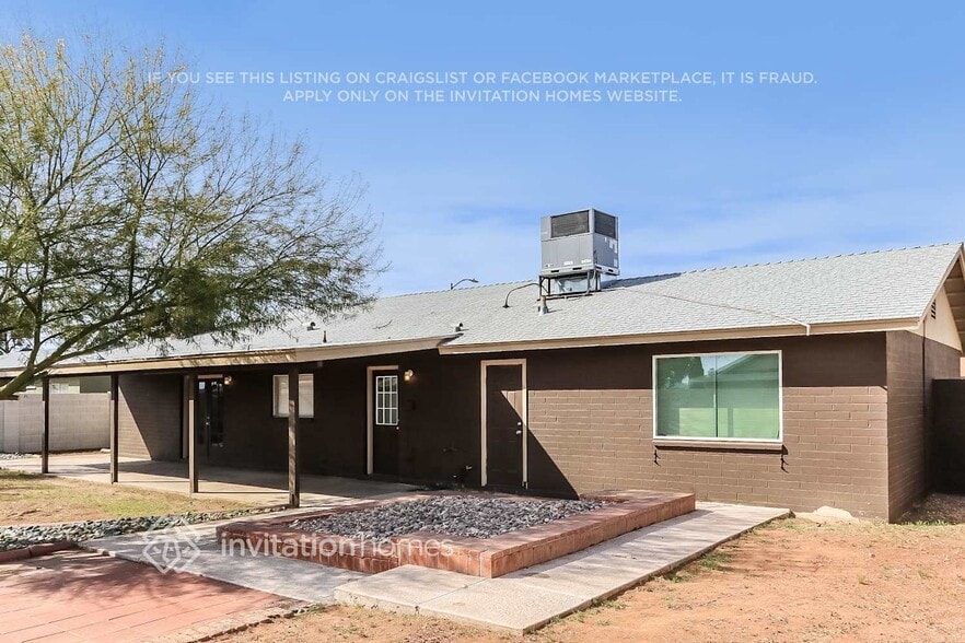 Building Photo - 4221 W Paradise Dr