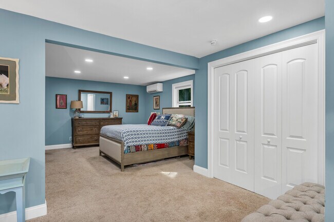 Building Photo - 32 Twin Bridge Rd