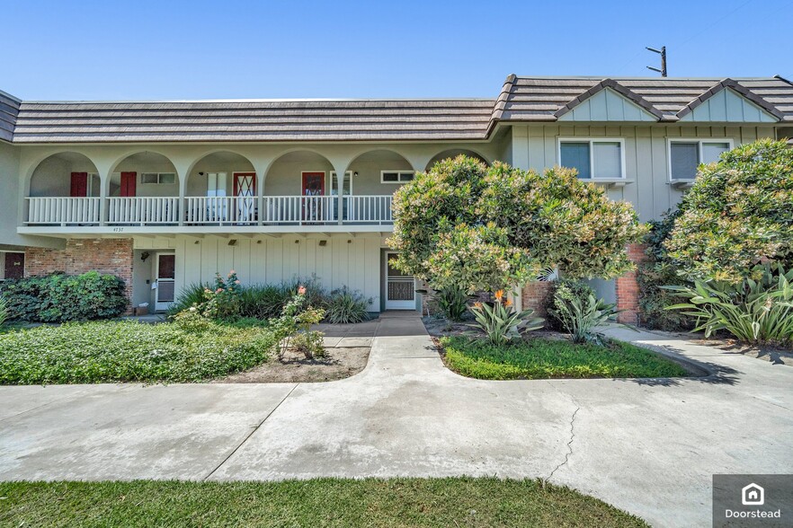 Primary Photo - 4739 Larwin Ave