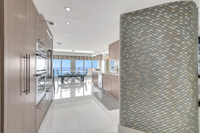 Building Photo - 4301 N Ocean Blvd