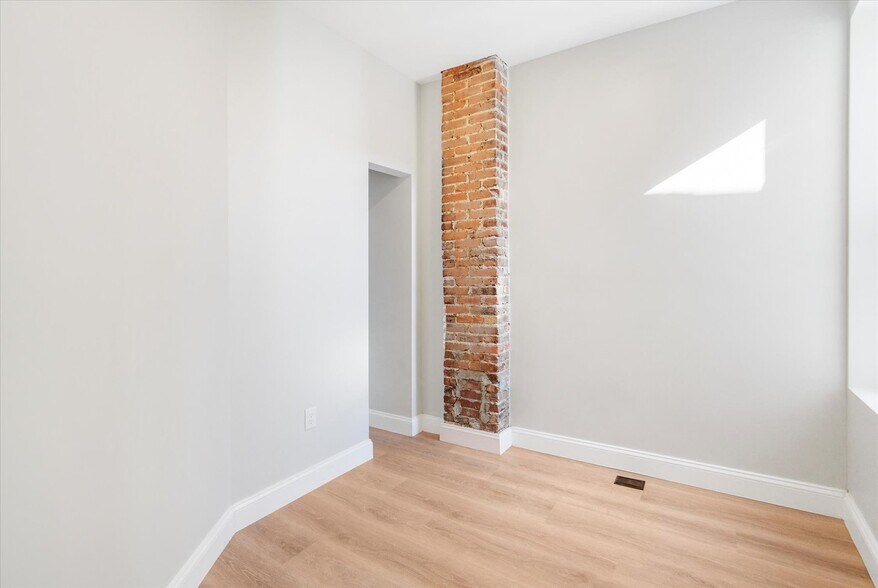 Building Photo - 1415 E Lanvale St