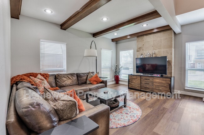 Building Photo - 552 Josephine St