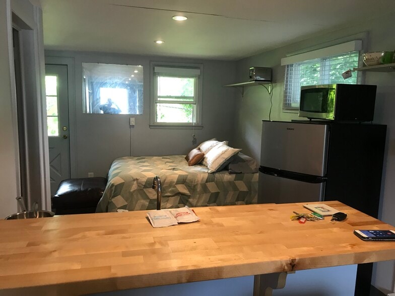 Building Photo - 34 N Elmhurst Ave