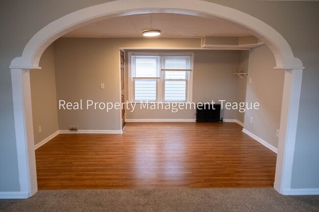 Primary Photo - 1 S Main St