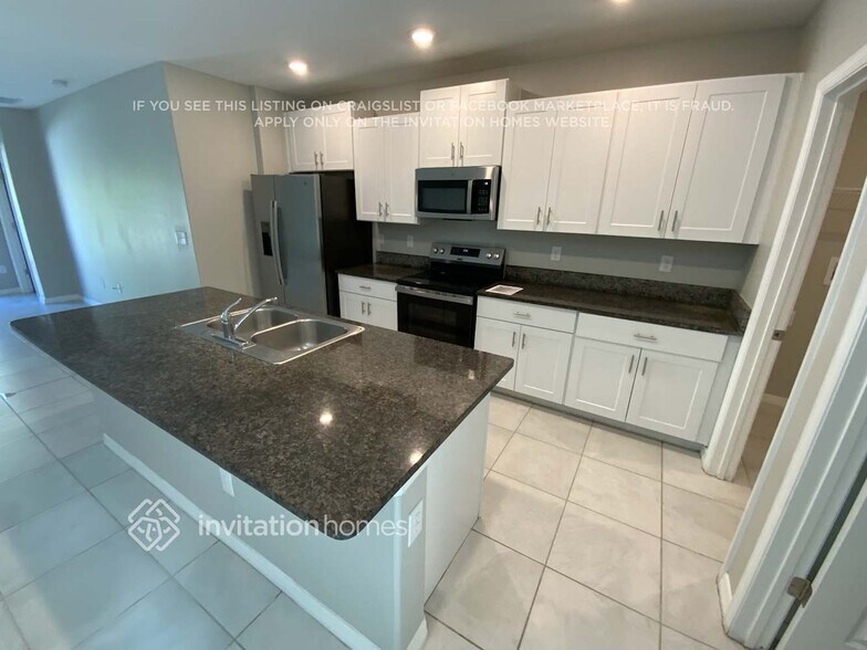 Building Photo - 2258 Jungle Dr