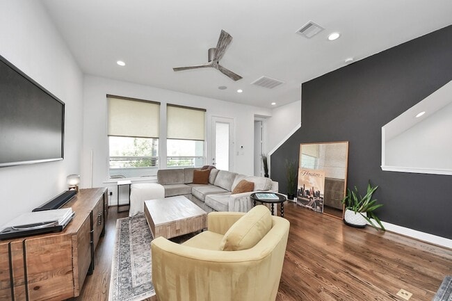 Building Photo - 1721 Eado Point Ln