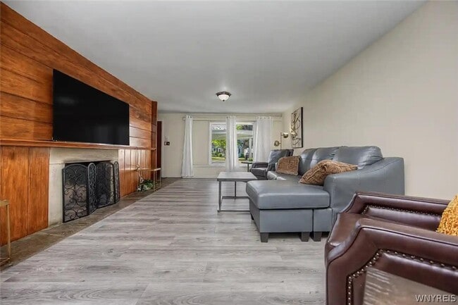 Building Photo - 9326 Rivershore Dr
