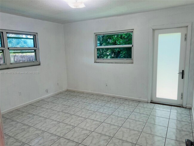 Building Photo - 4680 SW 29th Terrace