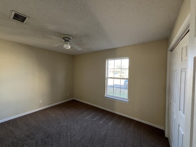 Building Photo - Apartment for Rent