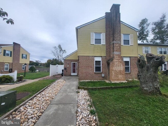Building Photo - 24 Hollybrooke Dr