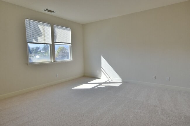 Building Photo - Beautiful & Contemporary 4 Bedroom 3 Bath Tri-level Townhome with Cupertino Schools