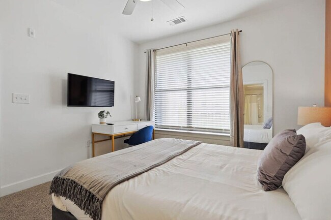 Building Photo - 5445 Town and Country Blvd