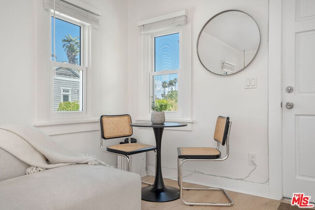 Building Photo - 431 Linnie Canal