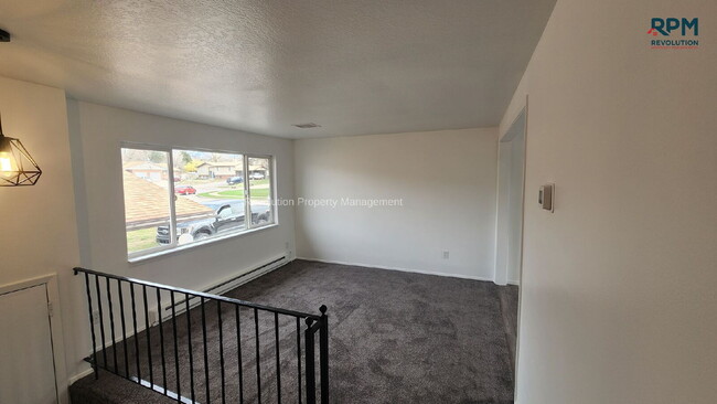 Building Photo - 3 BEDROOM UNIT IN WASHINGTON TERRACE