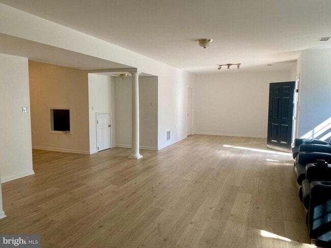 Building Photo - 7806 Birnam Wood Dr