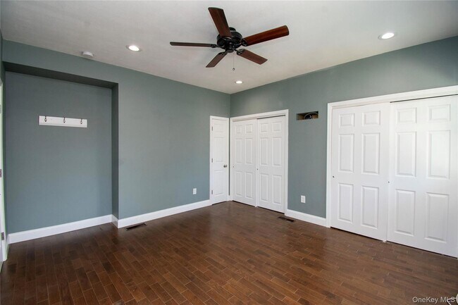 Building Photo - 154 Spring Valley St