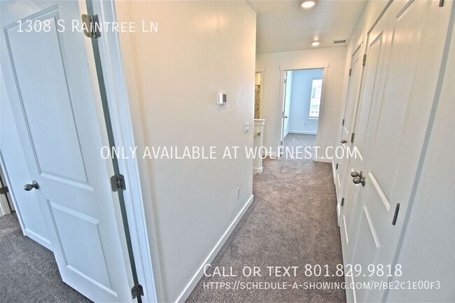 Building Photo - 1308 S Raintree Ln