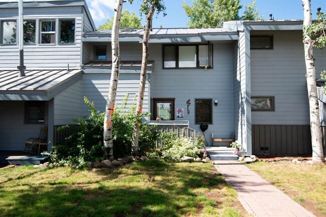 Building Photo - 247 Davis Cup Dr