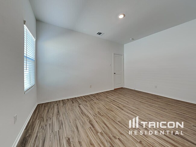 Building Photo - 217 Mica Trl