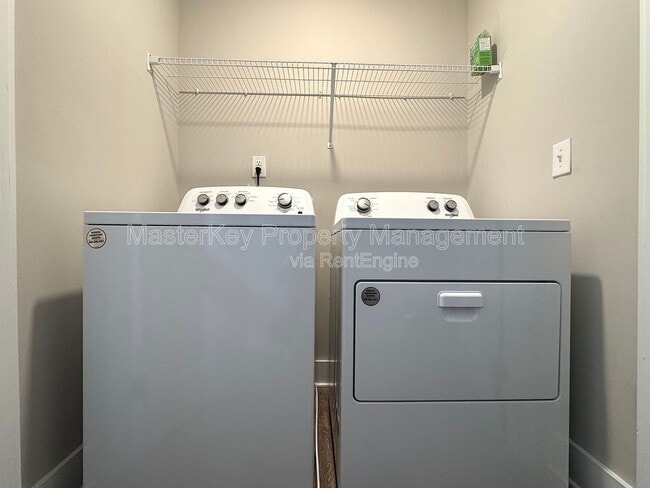 Building Photo - 102 N Dunn St