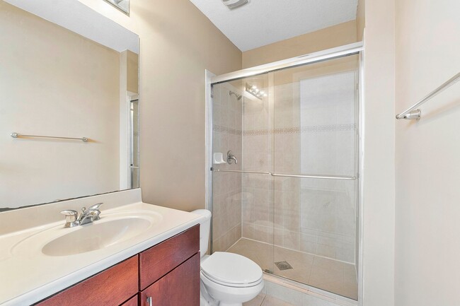 Building Photo - LARGE 3-bed, 3-bath townhome with 2-car ga...