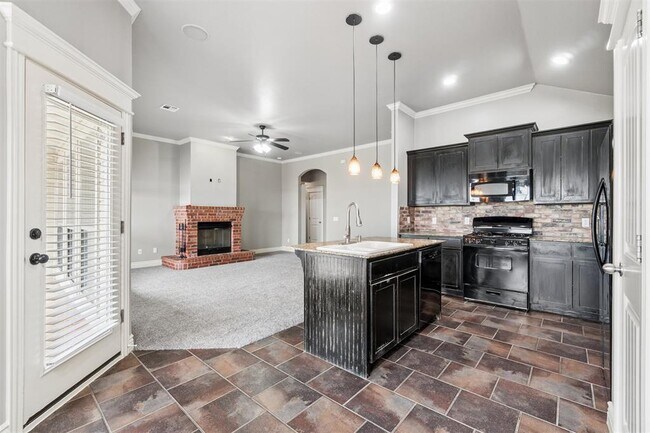 Building Photo - 4925 NW 164th Terrace