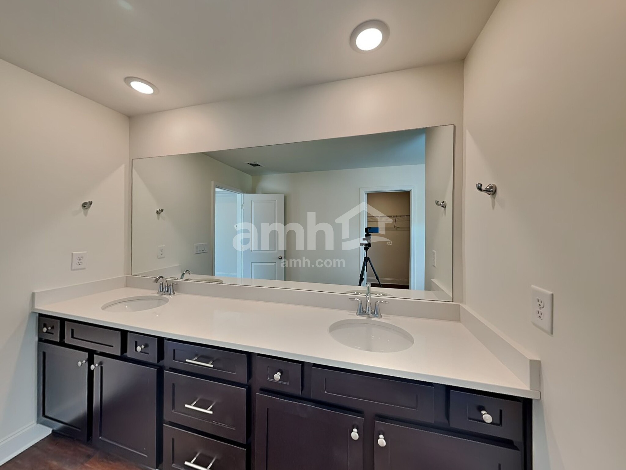 Building Photo - 3760 Blackshear Pl