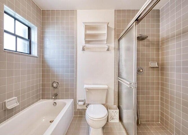 Building Photo - 5645 American Cir