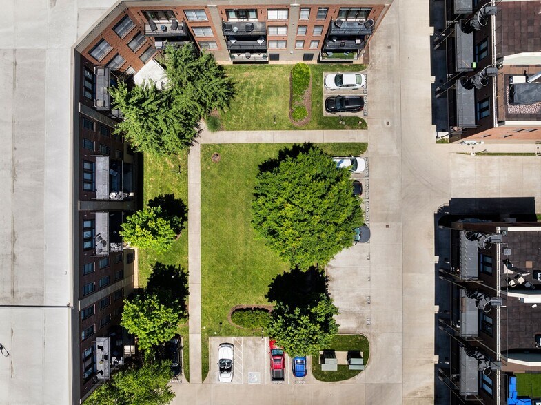 Building Photo - 817 3rd Ave N