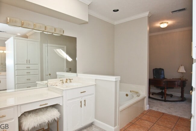 Building Photo - 3235 Country Club Blvd