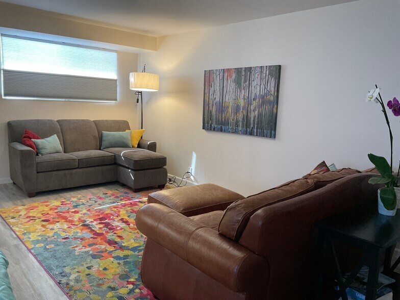 Part of livingroom - 418 N Laguna St