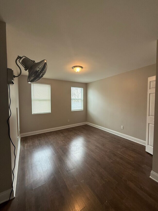 Building Photo - EXTREMELY SPACIOUS AND REMARKABLY REMODELED NORTHSIDE HOME- AVAIL MAY 1ST!