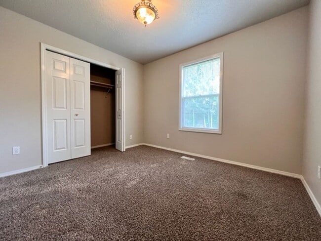 Building Photo - 13037 W Peachleaf Ct