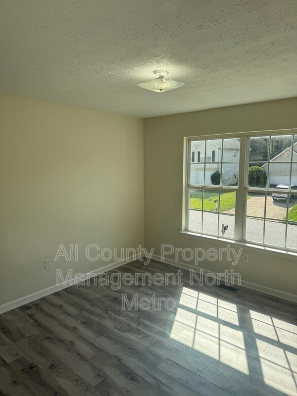 Building Photo - 170 S Barbara Ln