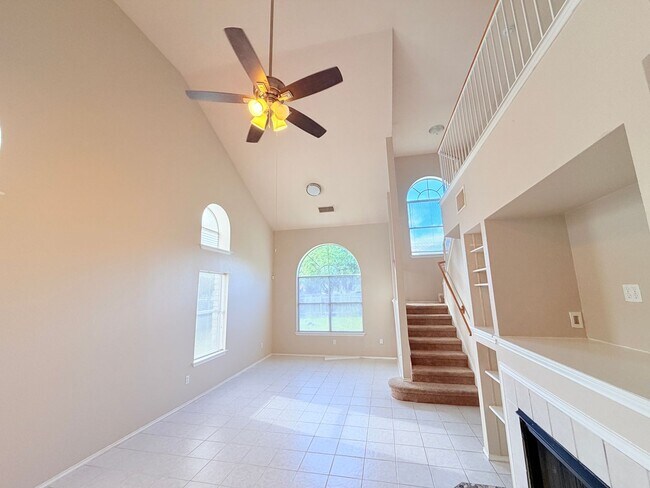 Building Photo - 3 BEDROOMS + AN OFFICE, 3 FULL BATHROOMS -  LIGHT AND BRIGHT INSIDE