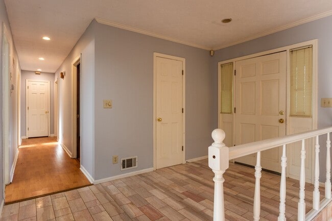 Building Photo - 3301 Sams Way SE