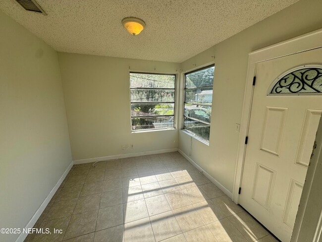 Building Photo - 4050 Dellwood Ave