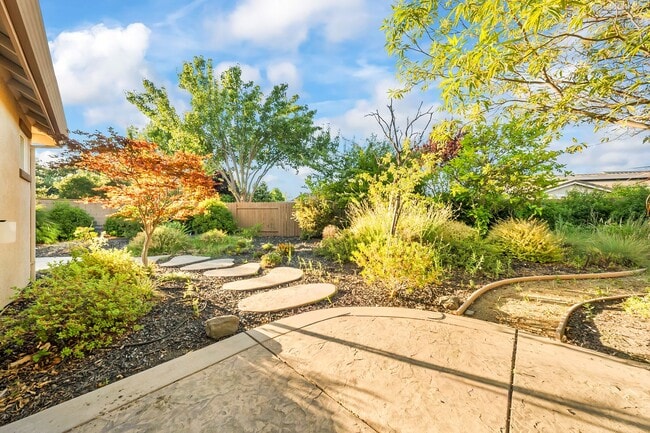 Building Photo - FOR RENT: 3BD/2BA Single-Story Home in 55+ Community