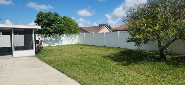 Building Photo - 1515 Golden Poppy Ct