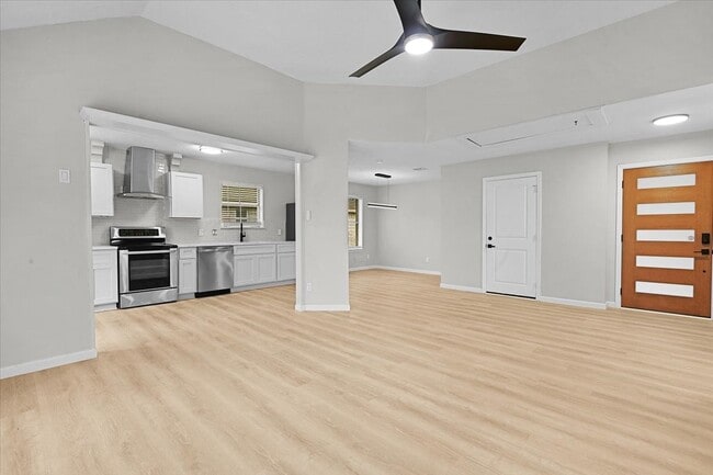 Building Photo - 2601 Village Circle Dr Dr