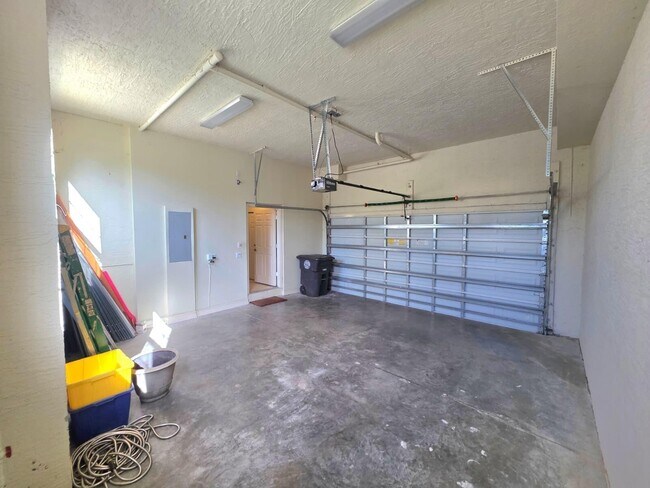 Building Photo - 603 N St