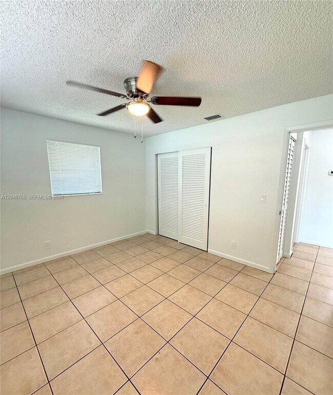 Building Photo - 12096 Dolphin Dr
